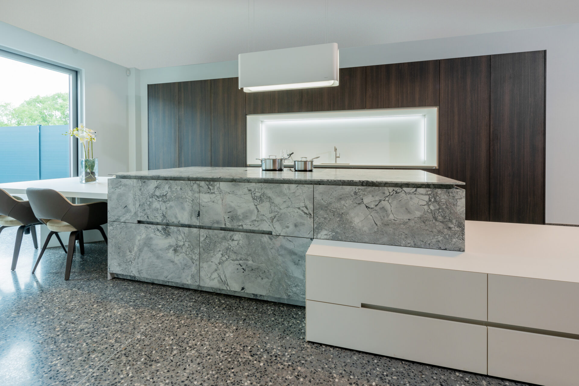 AFFAIRES _ L-Constant-visite-1-8505_edit