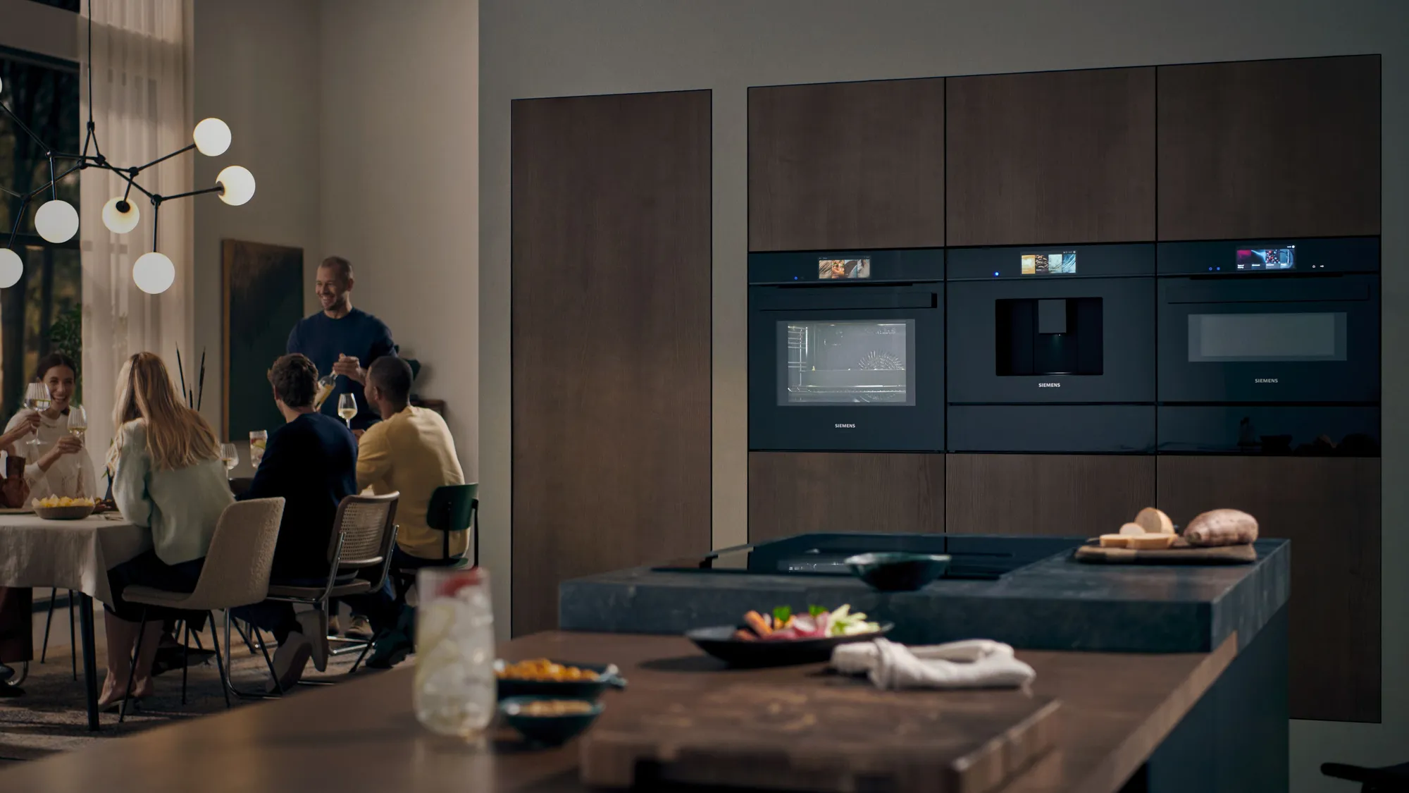 SIEMENS - 21359297_REU_Siemens_EOX6021_M19-Addon_10-0027_Desktop_Stage_16_9